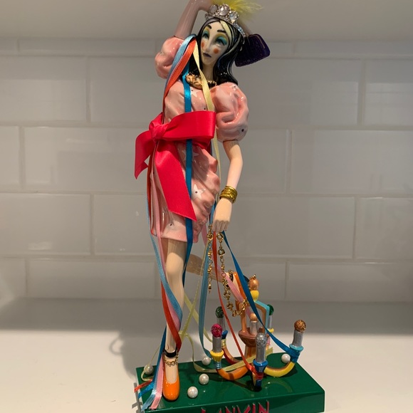 Lanvin Paris porcelain collectors figure. - Picture 2 of 7